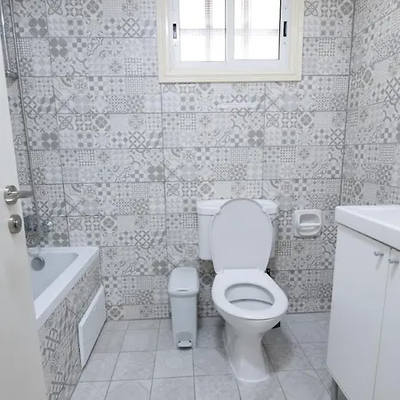 Beautiful Apartment In Harbour Paphos, Central & Close To Beach Exterior photo